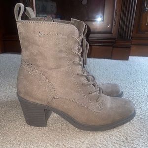 Women’s suede winter boots